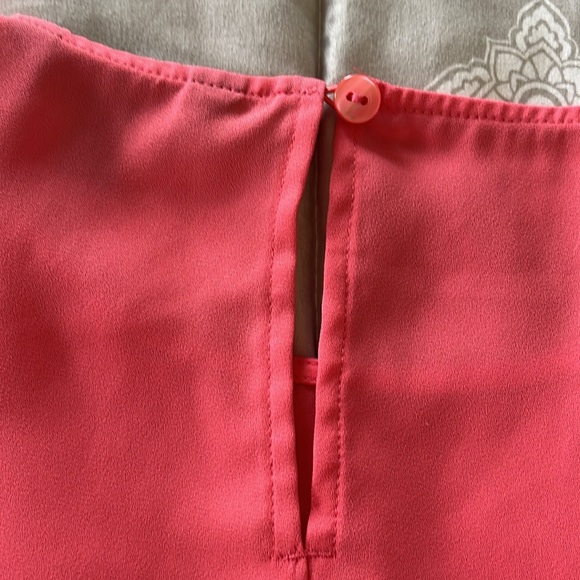 Banana Republic Salmon Colored Ruffle Bottom Blouse Size Small - Picture 6 of 6